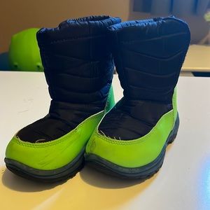 Size 7 infant/toddler snow boots